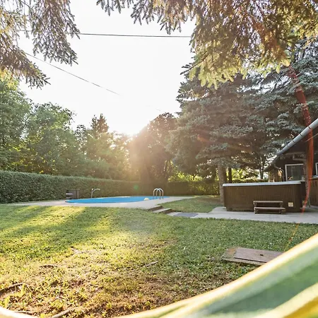 Koeroesvoelgyi Apartmanhazak 아파트
